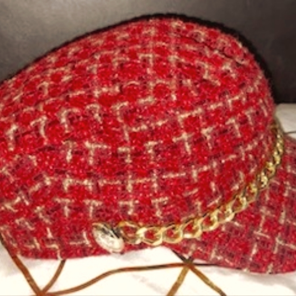 Hat with gold chain size 58 never been worn nwot
